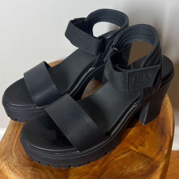 MIA Ivelisse Black Malta Chunky Platform Heel Sandal 6.5 - Picture 2 of 9